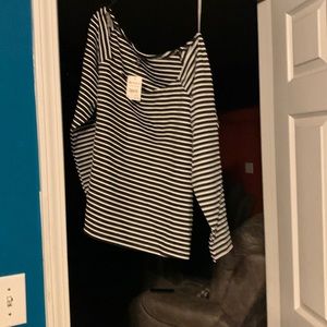 black and white strips shirt size 2x plus sports wear 97 % polyester 3% spandex